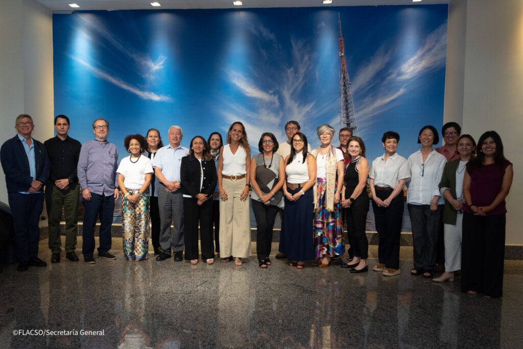 Representantes de unidades académicas del Sistema FLACSO reunidos durante el II Comité Directivo 2026 en Brasilia.